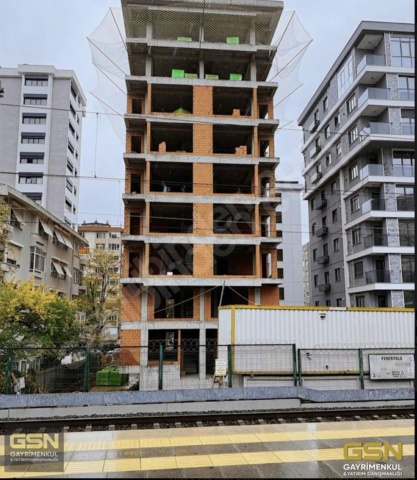 0-İSTANBUL KADIKÖY FENERYOLU MAHALLESİNDE MARMARAY DURAĞININ YANINDA SAHİL TARAFINDA 3+1 DAİRELER