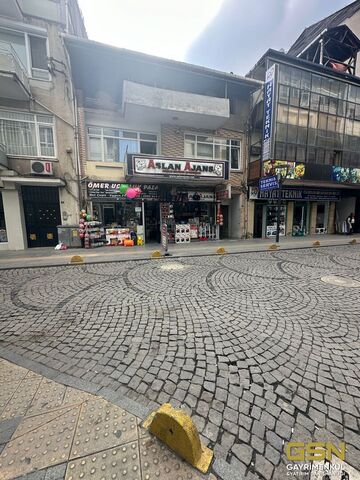 1-GÖLCÜK ÇARŞI İÇİNDE  UYGUN FİYATA KOMPLE SATILIK 3 KATLI TİCARİ BİNA