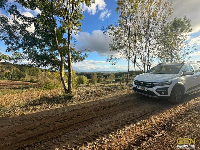 1-GSN GYRİMENKUL'DEN İZMİT ÇAĞIRGANLI KÖYÜNDE YOLA CEPHE TARLA