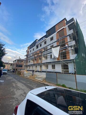 ÇAYIROVA'DA KENT MEYDANINA YAKIN KONUMDA SATILIK DAİRELER