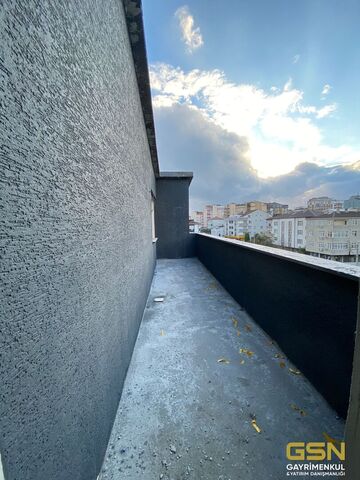 11-ÇAYIROVA'DA KENT MEYDANINA YAKIN KONUMDA SATILIK DAİRELER