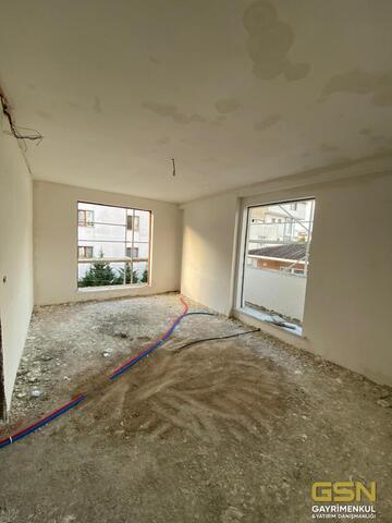 15-ÇAYIROVA'DA KENT MEYDANINA YAKIN KONUMDA SATILIK DAİRELER