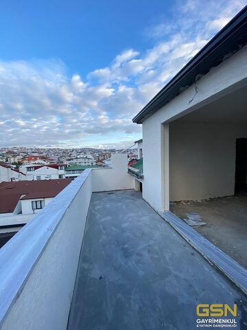 16-ÇAYIROVA'DA KENT MEYDANINA YAKIN KONUMDA SATILIK DAİRELER