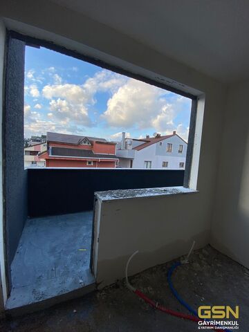 26-ÇAYIROVA'DA KENT MEYDANINA YAKIN KONUMDA SATILIK DAİRELER