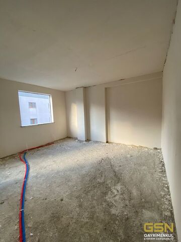 28-ÇAYIROVA'DA KENT MEYDANINA YAKIN KONUMDA SATILIK DAİRELER