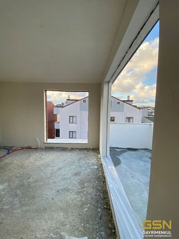 5-ÇAYIROVA'DA KENT MEYDANINA YAKIN KONUMDA SATILIK DAİRELER