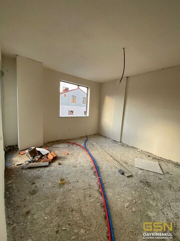 7-ÇAYIROVA'DA KENT MEYDANINA YAKIN KONUMDA SATILIK DAİRELER