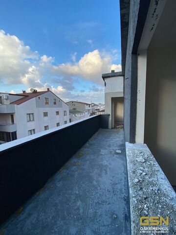 12-ÇAYIROVA'DA KENT MEYDANINA YAKIN KONUMDA SATILIK DUBLEKS DAİRELER