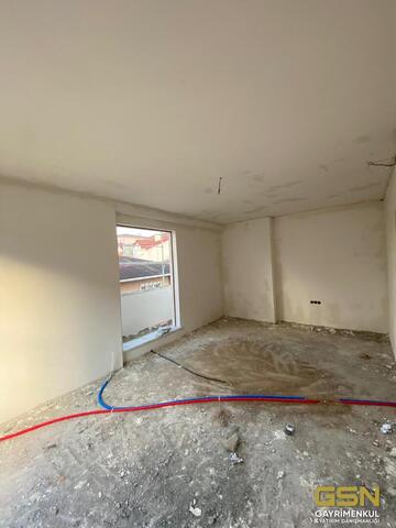 21-ÇAYIROVA'DA KENT MEYDANINA YAKIN KONUMDA SATILIK DUBLEKS DAİRELER