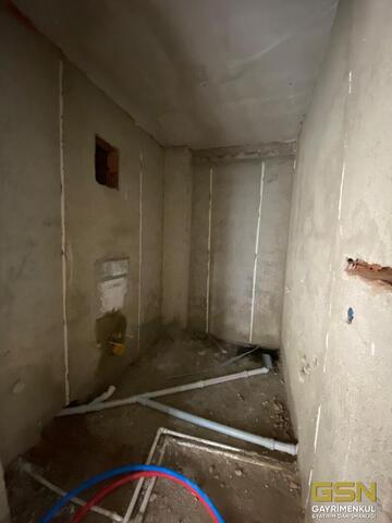 22-ÇAYIROVA'DA KENT MEYDANINA YAKIN KONUMDA SATILIK DUBLEKS DAİRELER