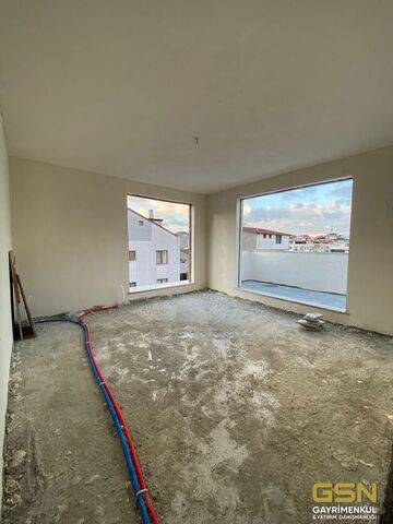 4-ÇAYIROVA'DA KENT MEYDANINA YAKIN KONUMDA SATILIK DUBLEKS DAİRELER