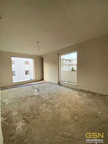 6-ÇAYIROVA'DA KENT MEYDANINA YAKIN KONUMDA SATILIK DUBLEKS DAİRELER