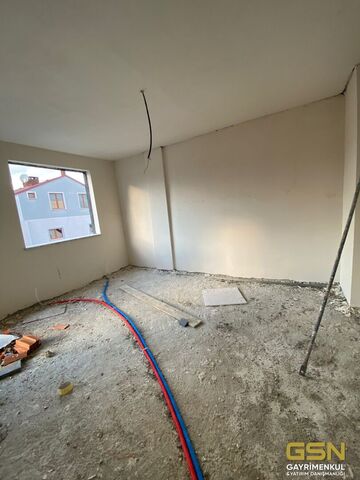 8-ÇAYIROVA'DA KENT MEYDANINA YAKIN KONUMDA SATILIK DUBLEKS DAİRELER