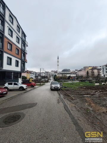 8-ÇAYIROVA EMEK MAHALLESİ BOSNA CADDESİNE YAKIN  SATILIK 3+1 BAHÇE  DUBLEKS