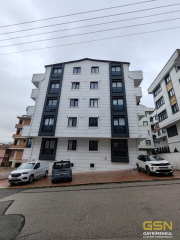 ÇAYIROVA EMEK MAHALLESİ BOSNA CADDESİNE YAKIN  SATILIK 3+1 BAHÇE  DUBLEKS