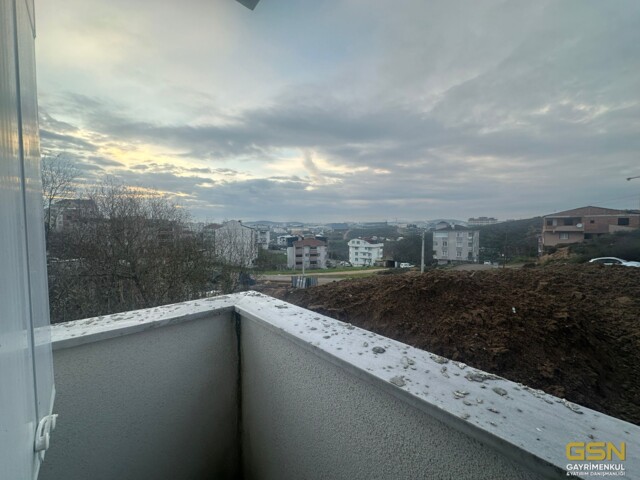 10-ÇAYIROVA ATATÜRK MAHALLESİNDE 2+1 ARAKAT