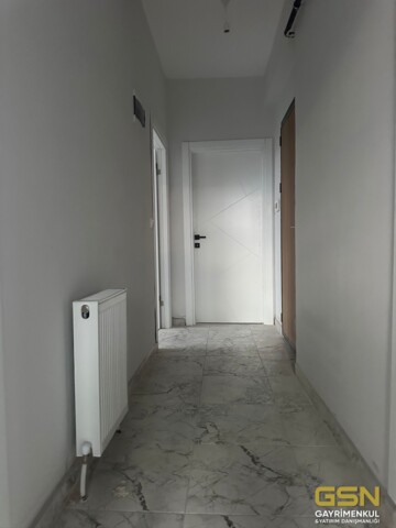 17-ÇAYIROVA ATATÜRK MAHALLESİNDE 2+1 ARAKAT