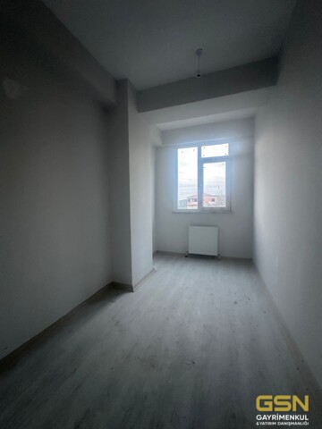 15-ÇAYIROVA ATATÜRK MAHALLESİNDE 2+1 ARAKAT