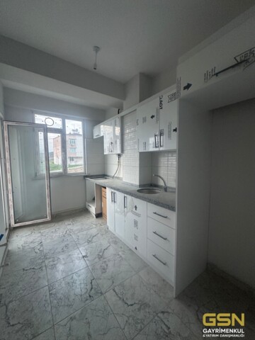 11-ÇAYIROVA ATATÜRK MAHALLESİNDE 2+1 ARAKAT