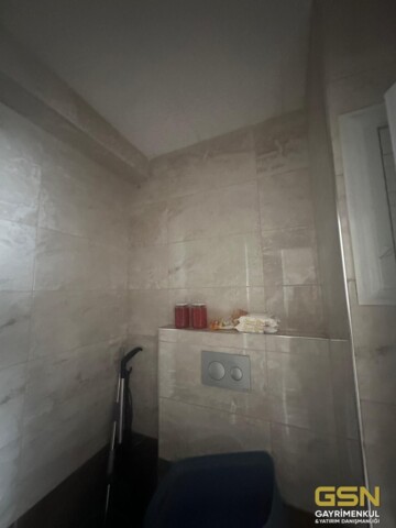 16-ÇAYIROVA ÖZGÜRLÜK MH. CADDE ÜZERİNDE 170 M2 3+1 DAİRE