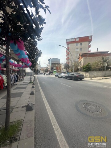 1-ÇAYIROVA ÖZGÜRLÜK MH. CADDE ÜZERİNDE 170 M2 3+1 DAİRE