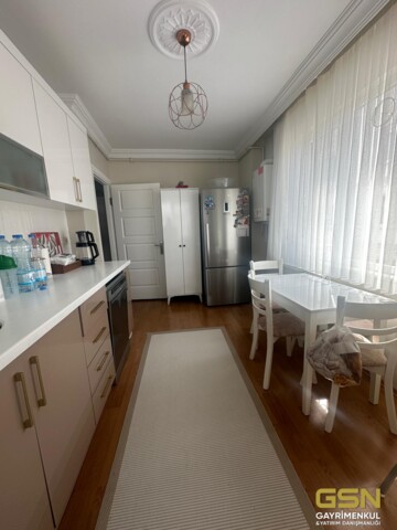 17-ÇAYIROVA ÖZGÜRLÜK MH. CADDE ÜZERİNDE 170 M2 3+1 DAİRE